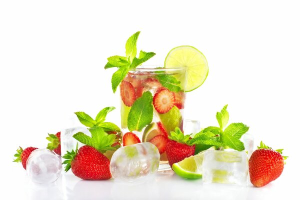 Refreshing drink with strawberries, mint, lime and ice