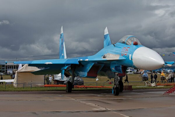 The Su-27 fighter stands against the sky