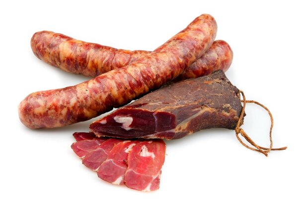 Saucisses de viande appétissantes. Délicieux!