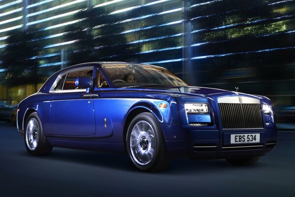 Das blaue Rolls-Royce Coupé ist einfach ein Luxus