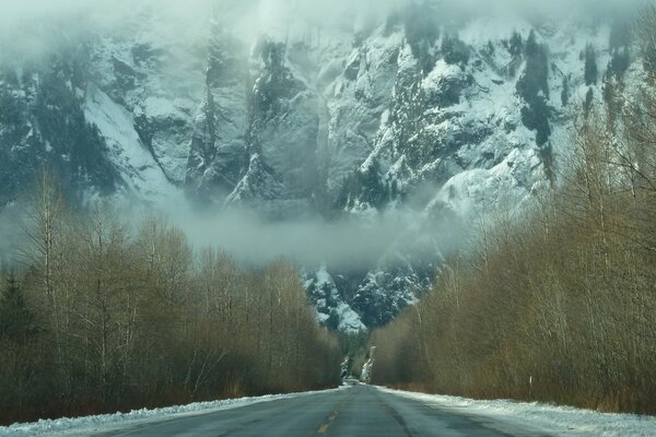 The road to the misty winter Mountains