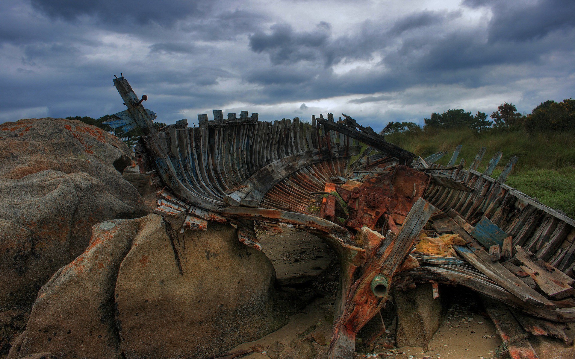 tones clouds remains boat