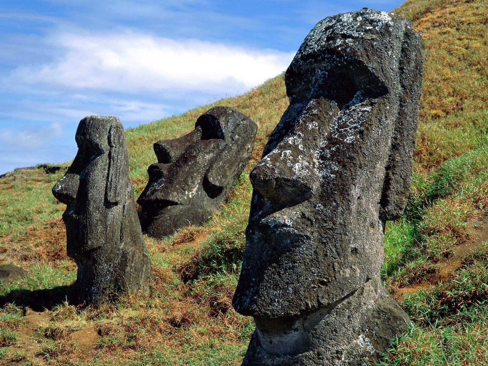 totem pierre visage