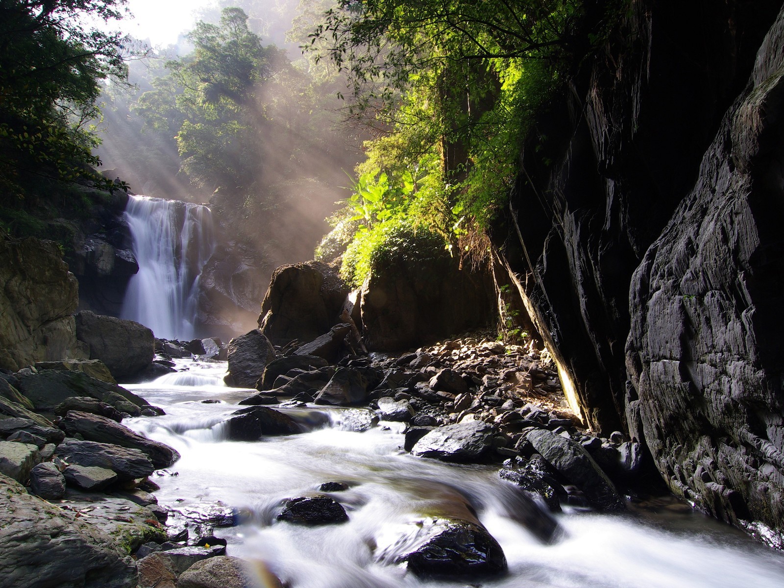 pierres rivière cascade