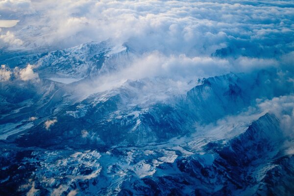 Cielo montañas nubes