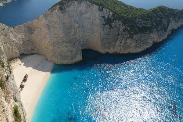 Islands where the ocean is waiting for a beach and a boat