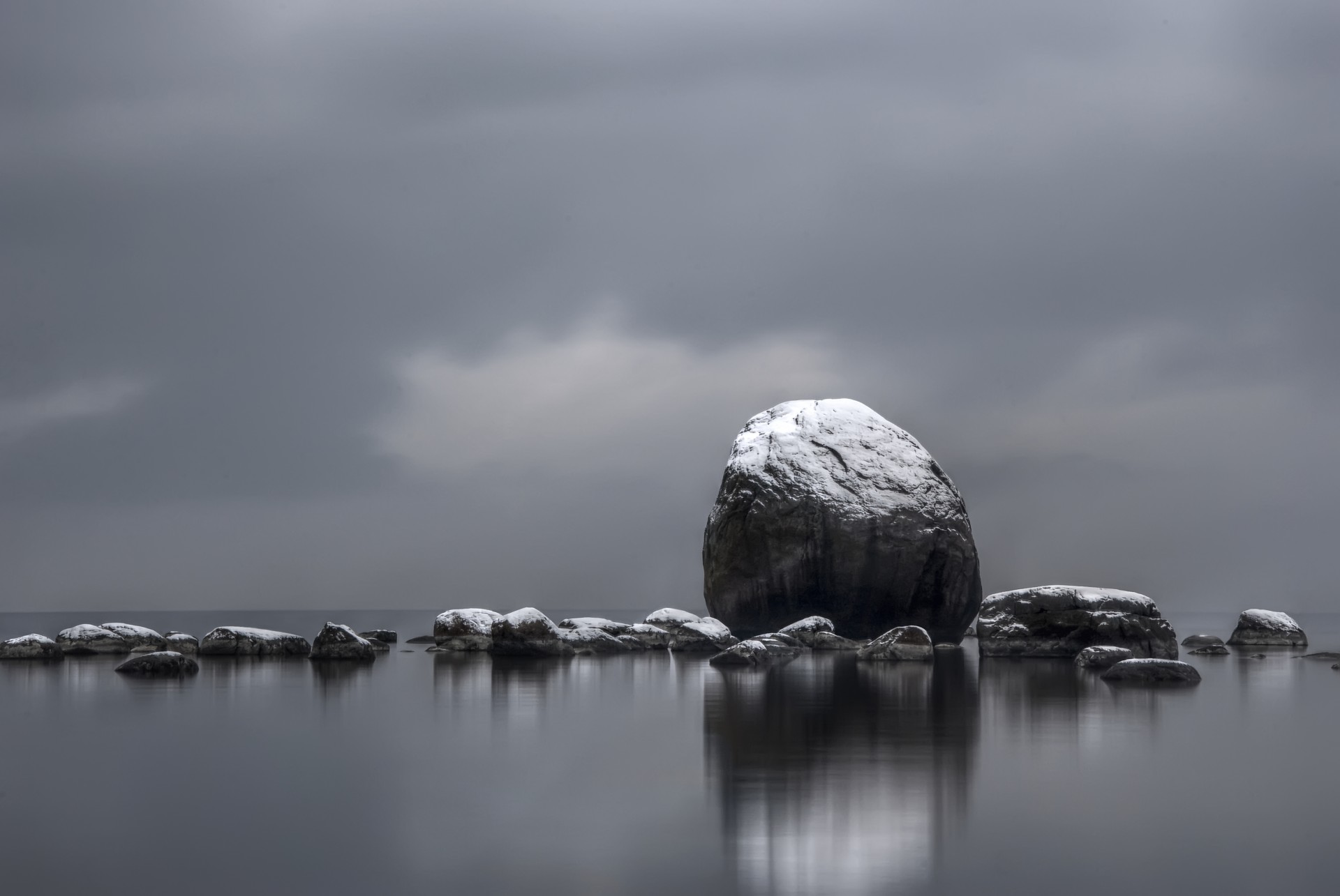 piedras gris mar