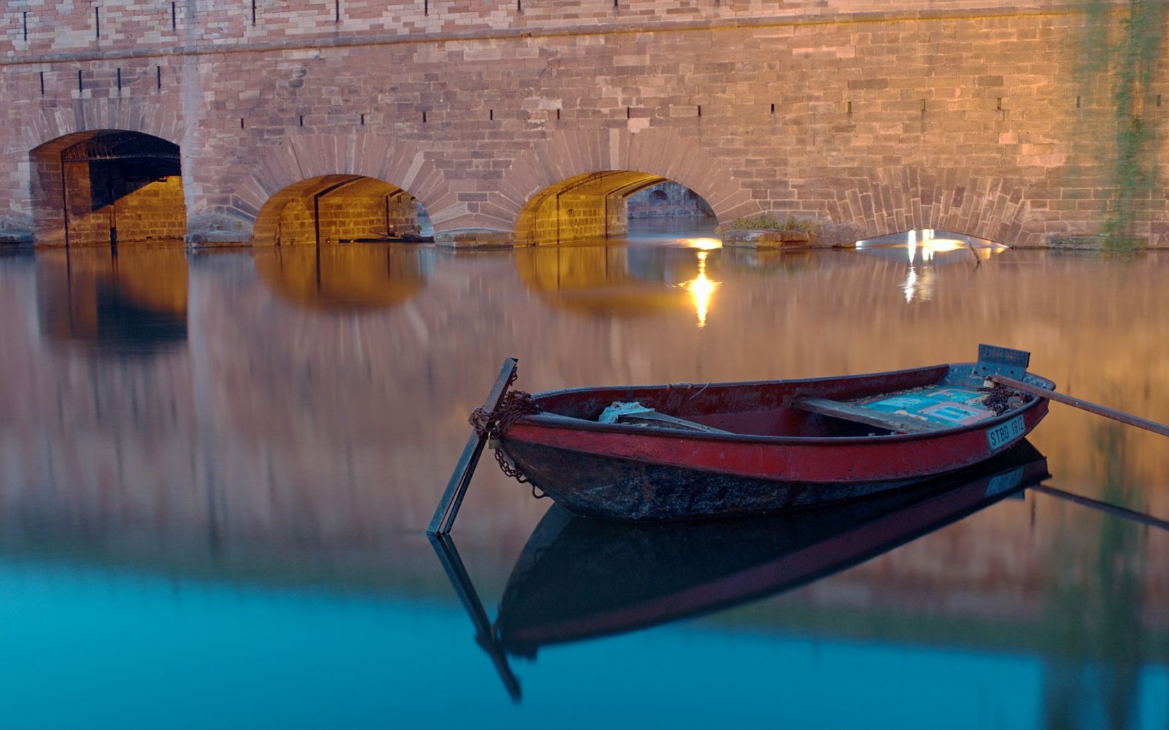 barca canale acqua ponte sera strasburgo