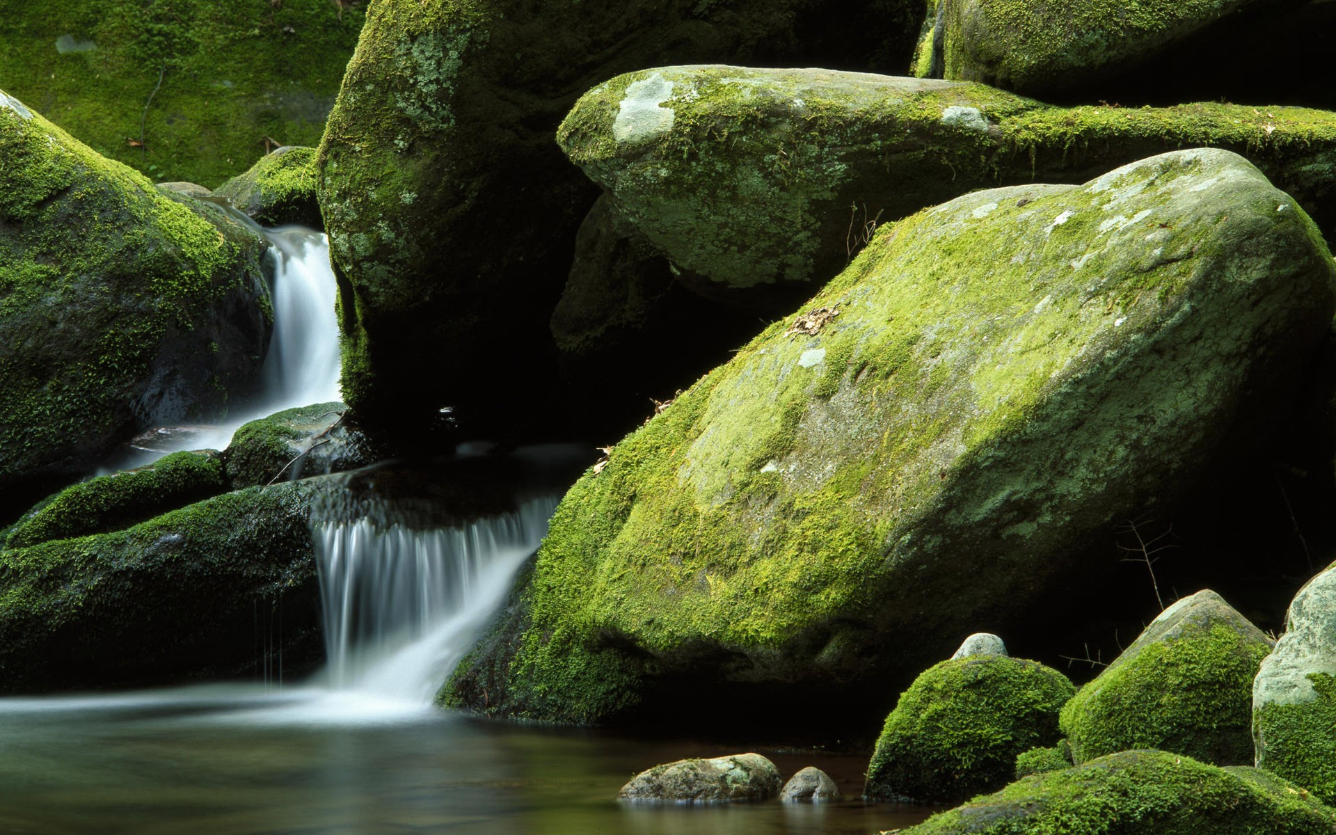 wodospad kamienie natura