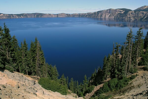 Gorgeous view of the lake and mountains