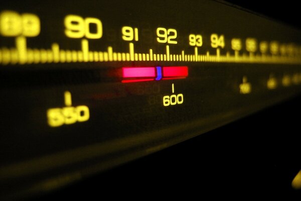 Music radio scale in the dark