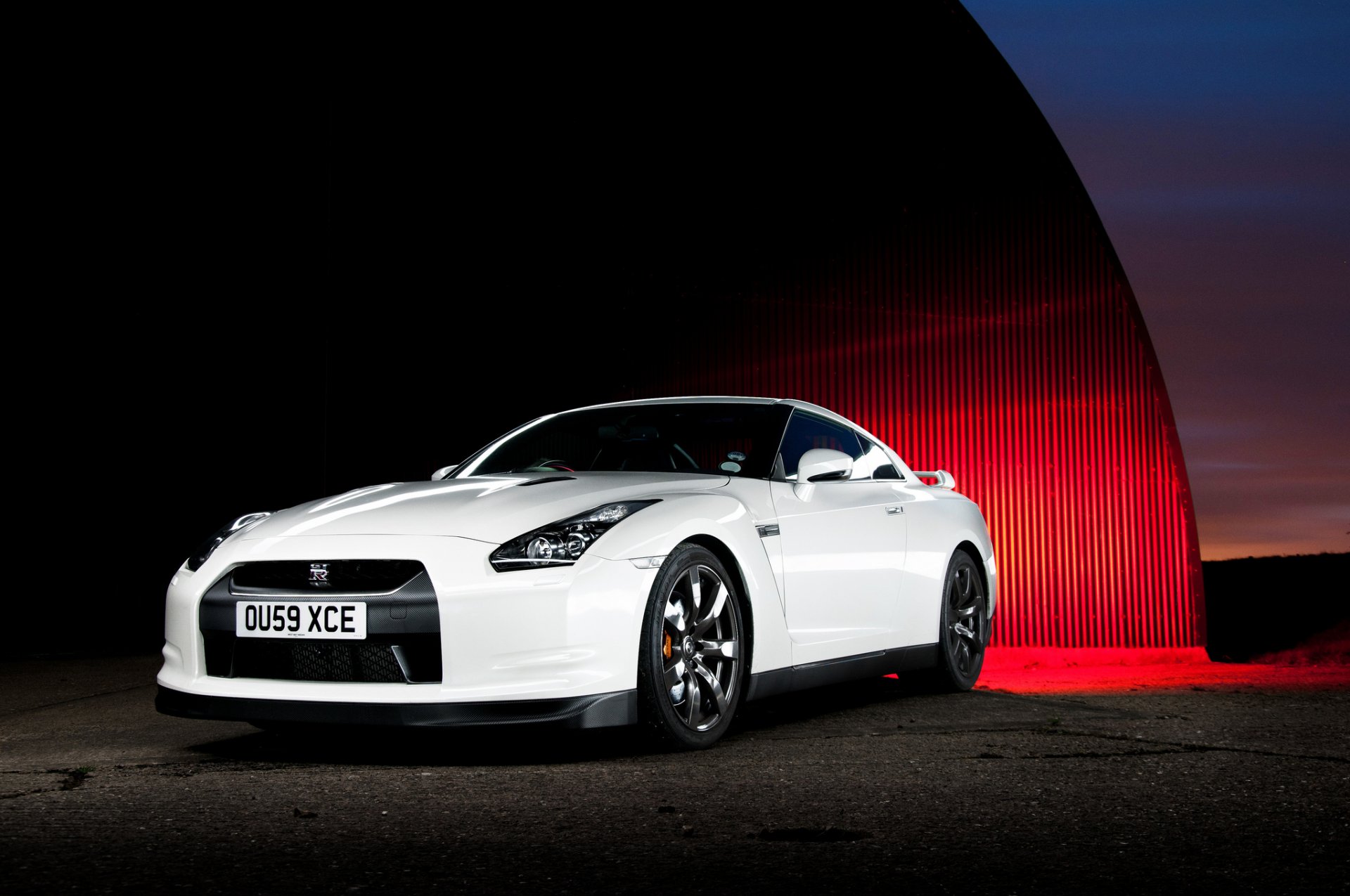 nissan gt-r blanco frente