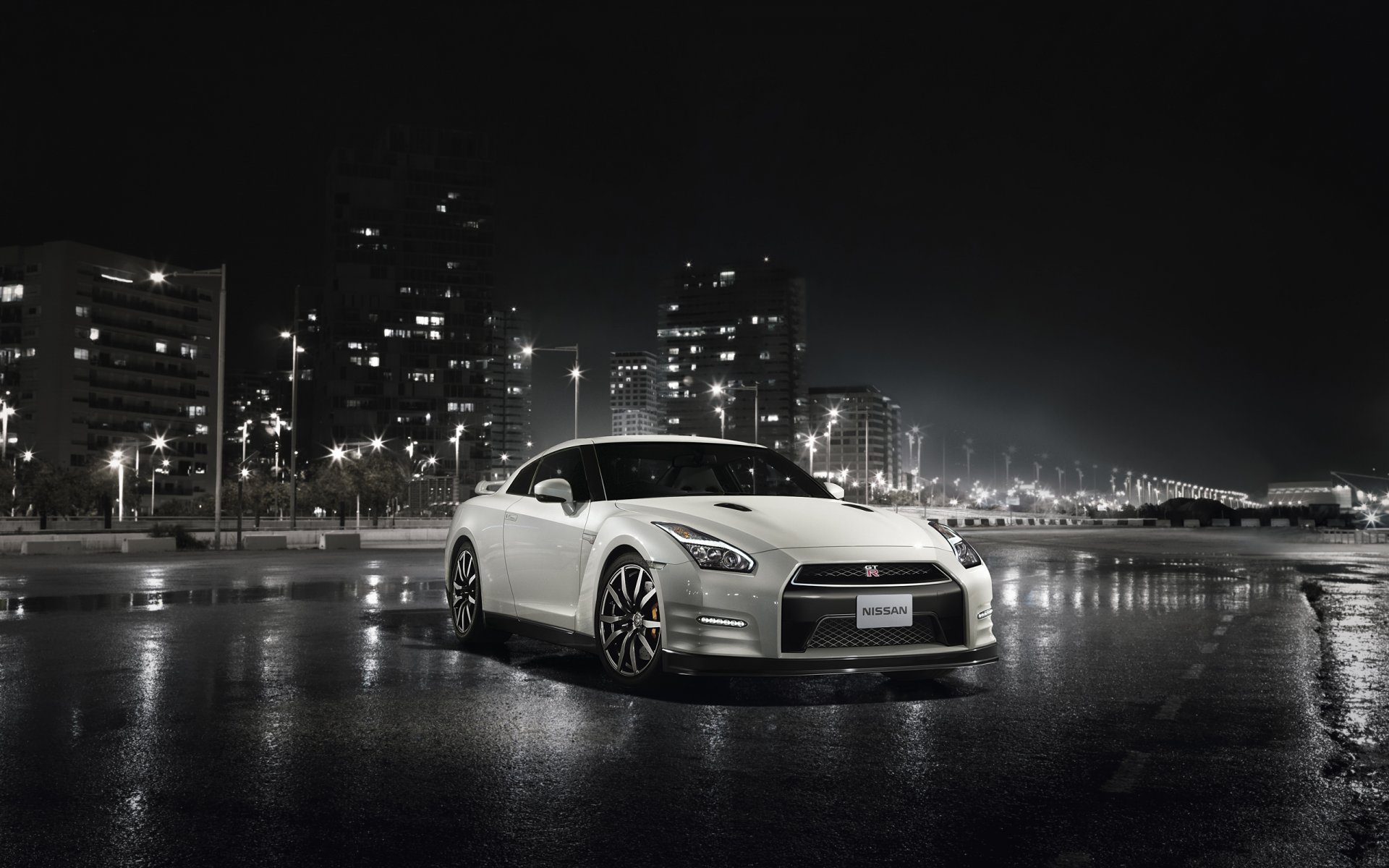 nissan gt-r r35 notte città