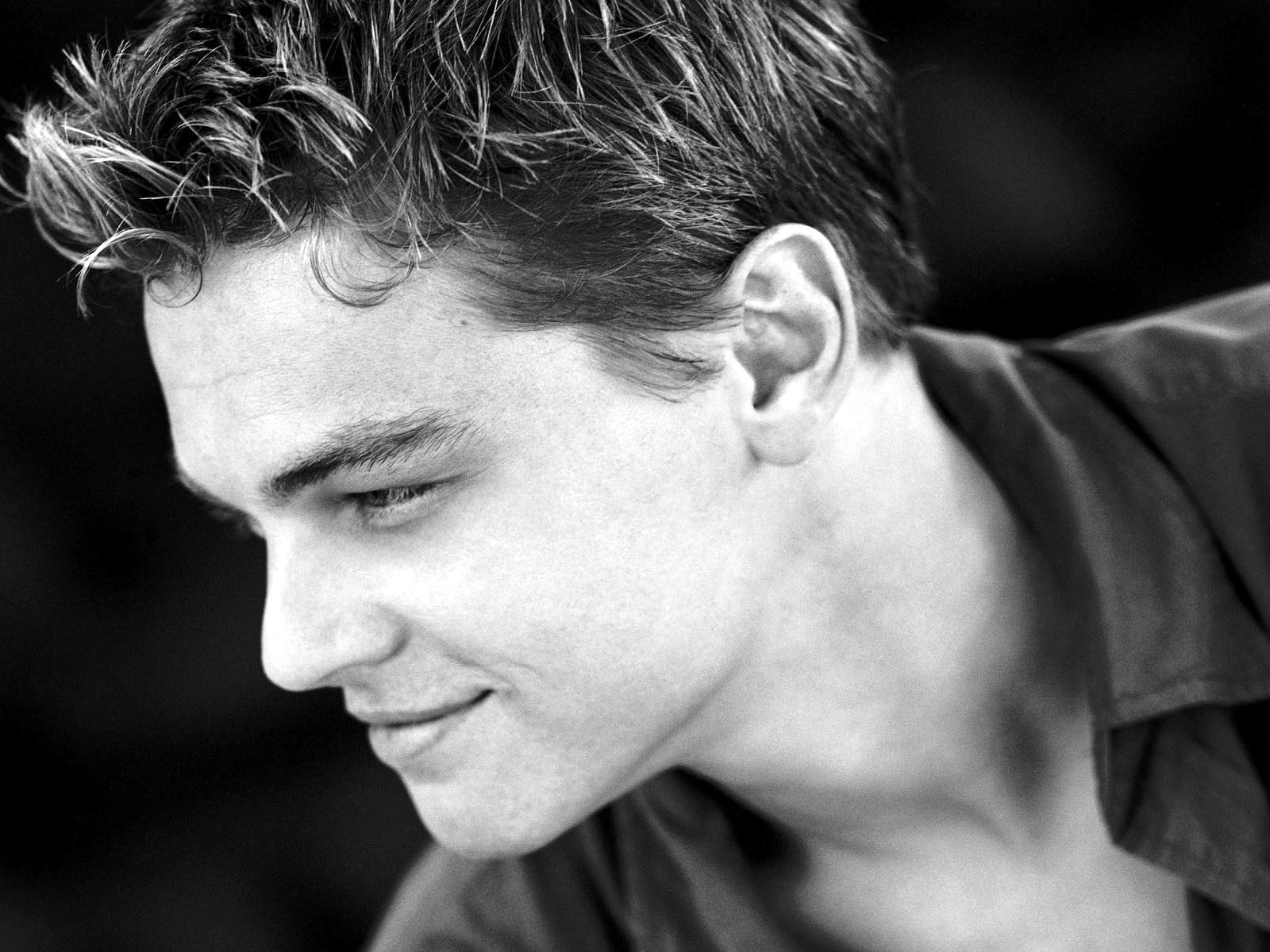 actor men black and white face smile leonardo dicaprio