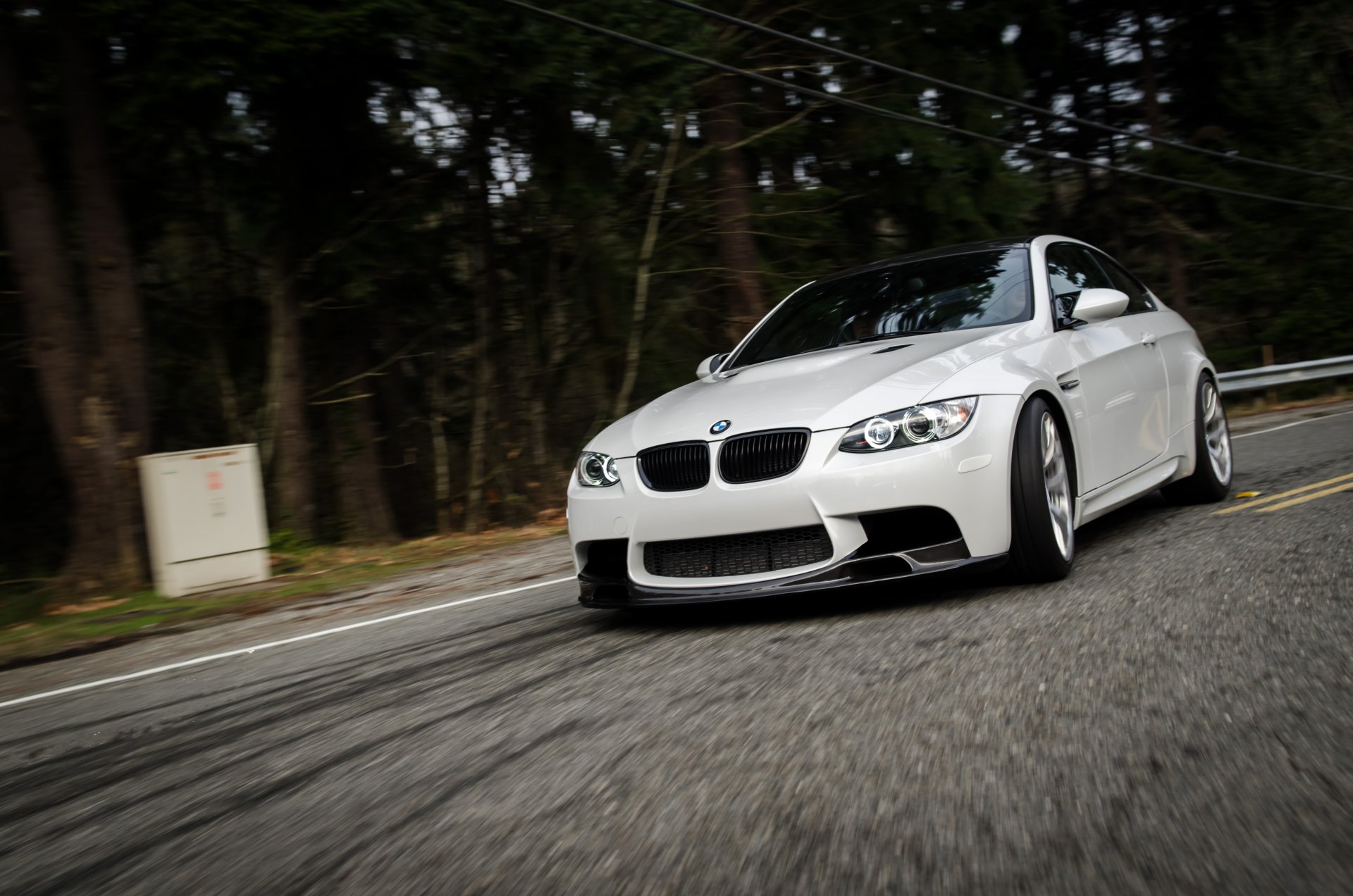 bmw m3 e92 biały bmw turn road speed