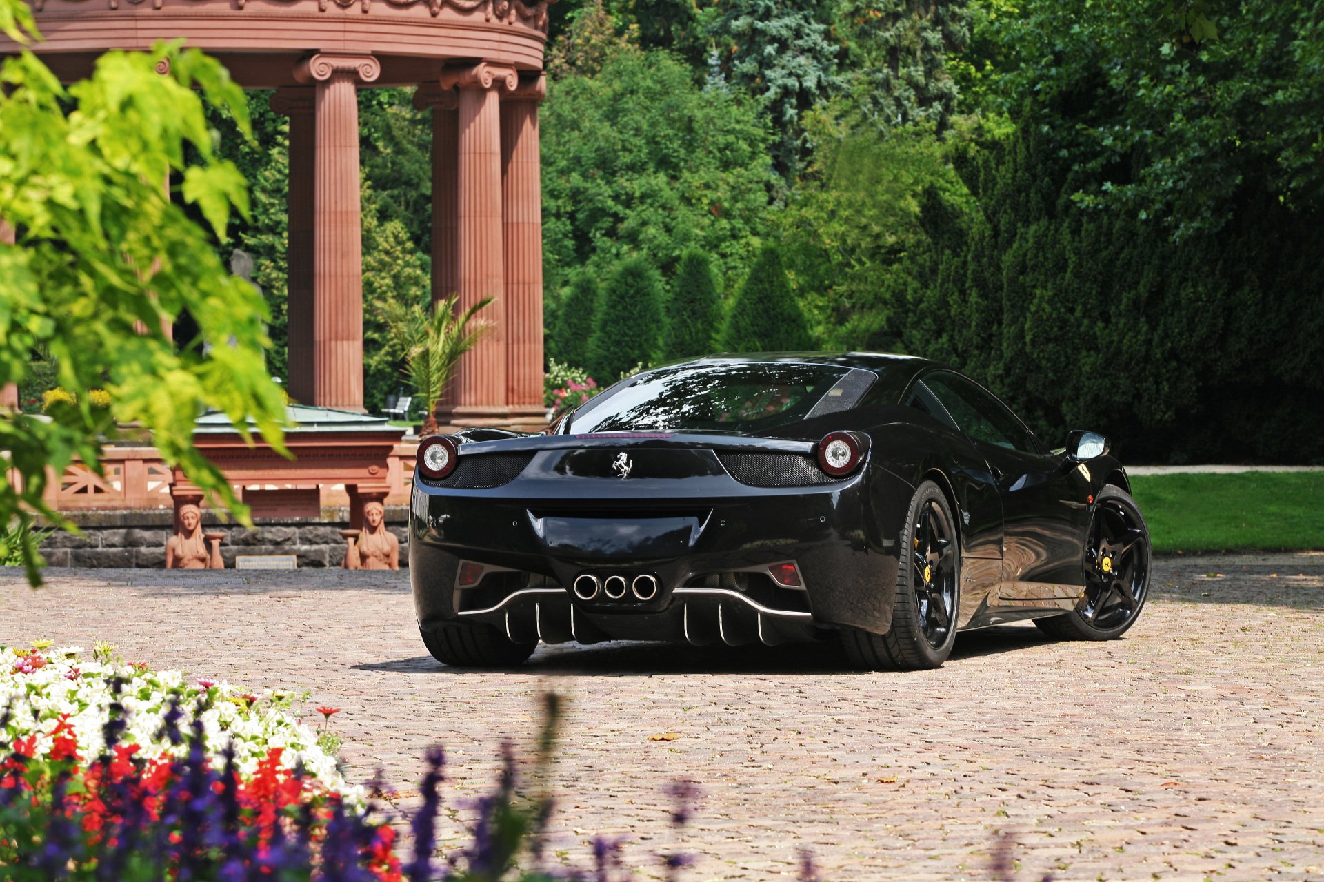 ferrari 458 italia negro ferrari italia vista trasera flores árboles