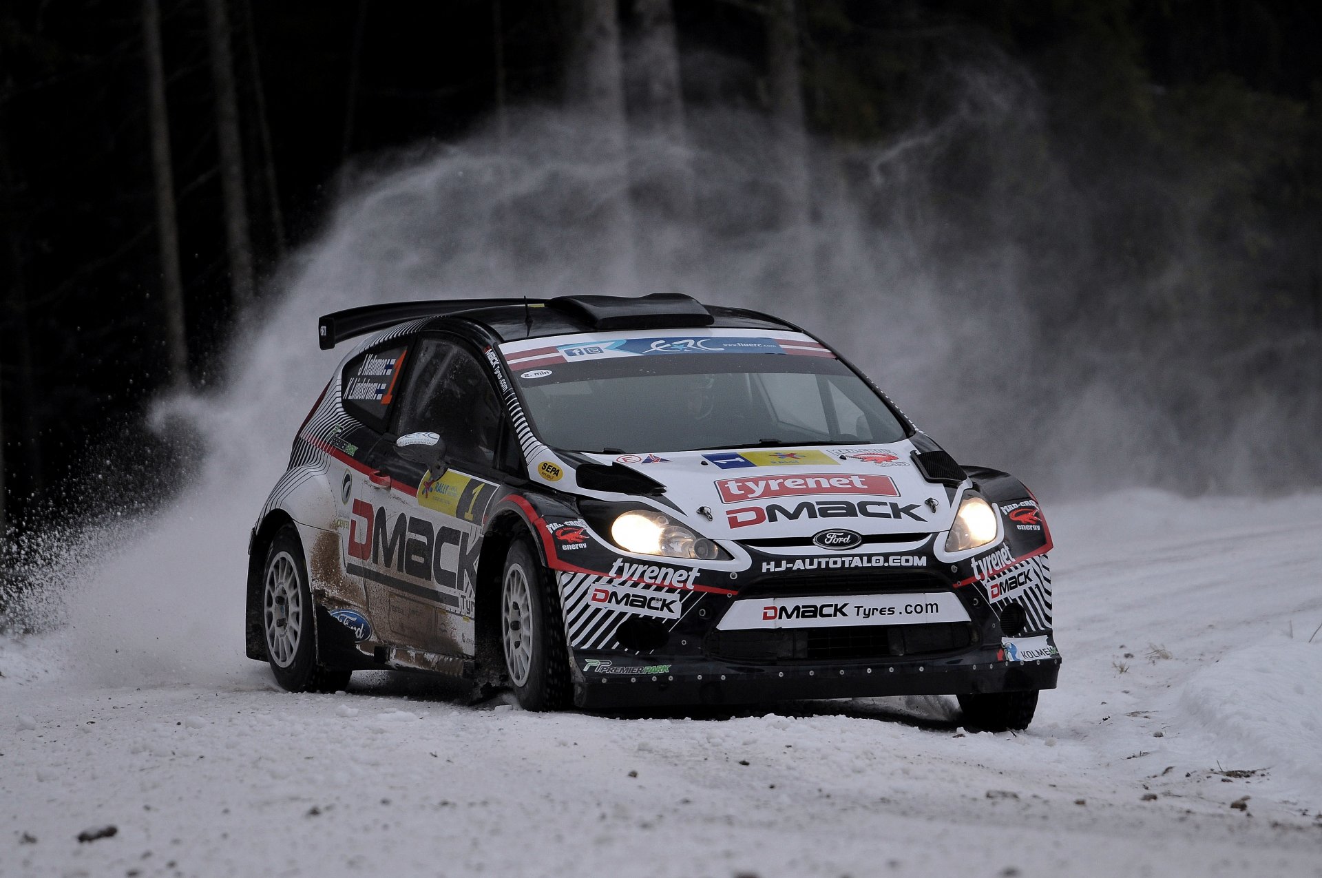 ford fiesta coche rally wrc derrape giro nieve invierno