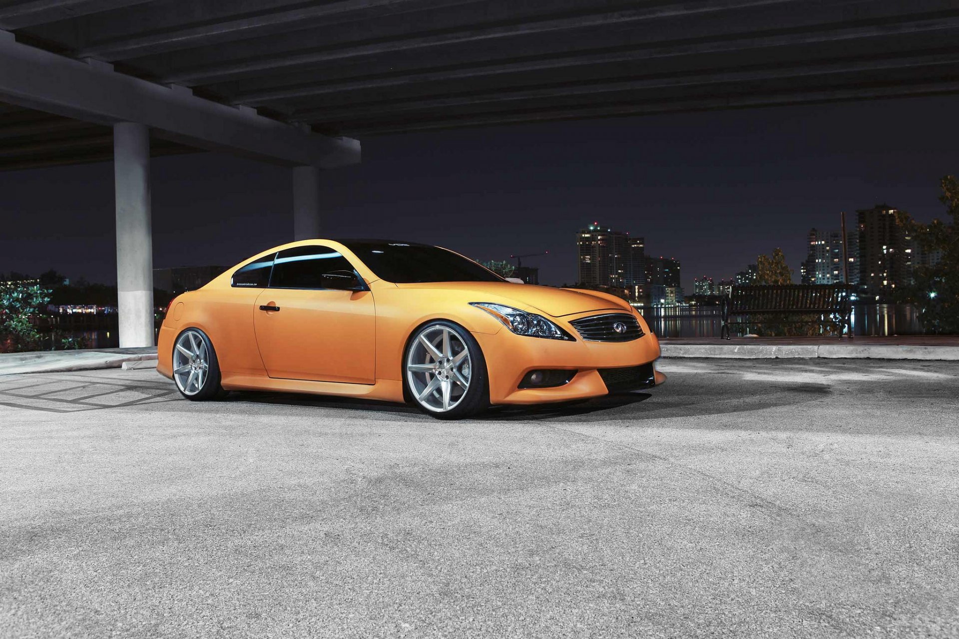 infiniti g-serie g37 orange infiniti stadt nacht