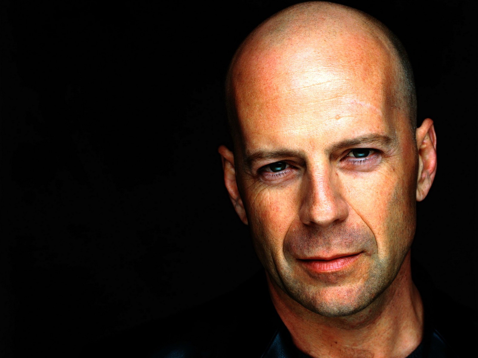 bruce willis attore uomo viso sguardo die hard