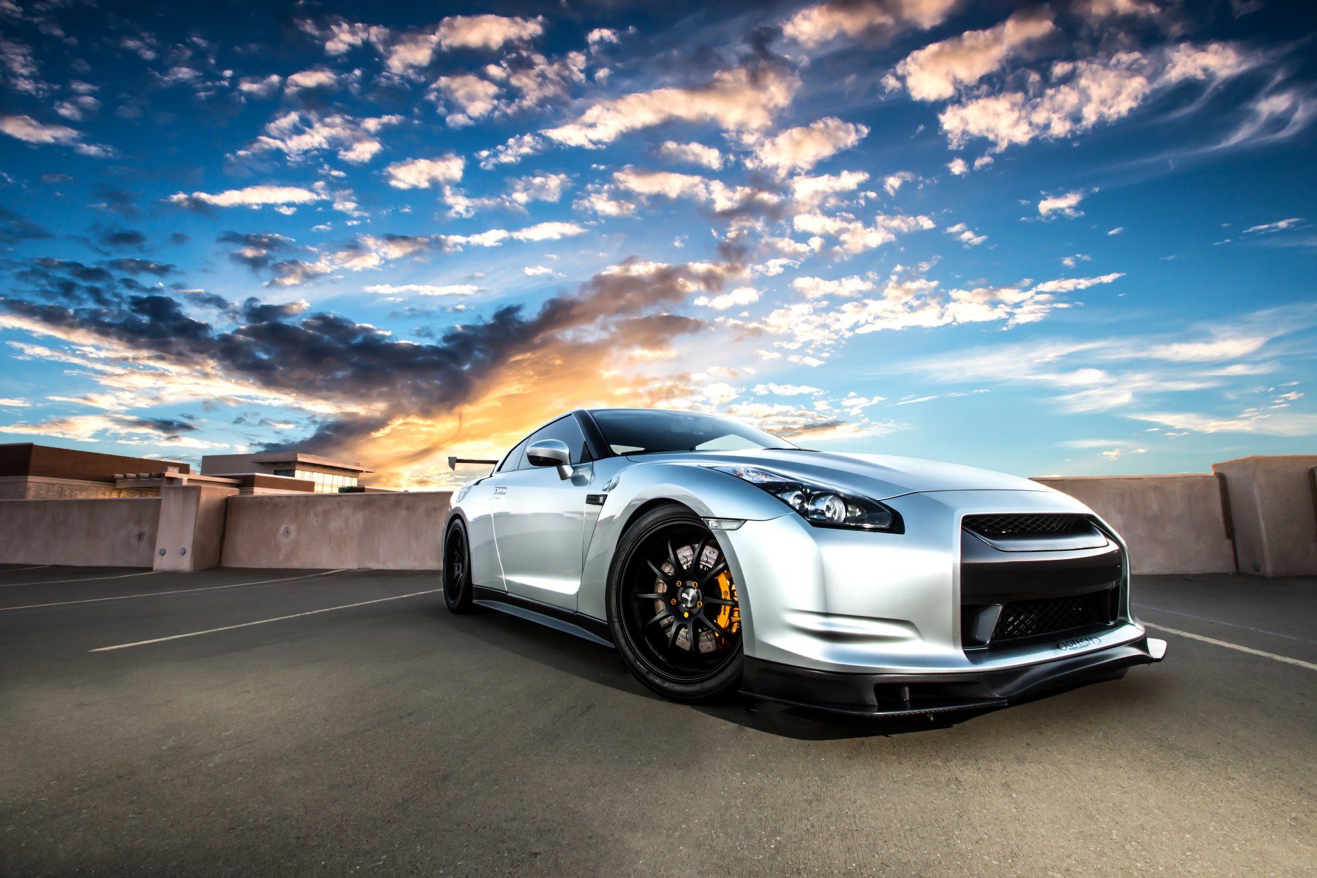 nissan gt-r r35 argento niisan gt-r argento tetto cielo nuvole tramonto