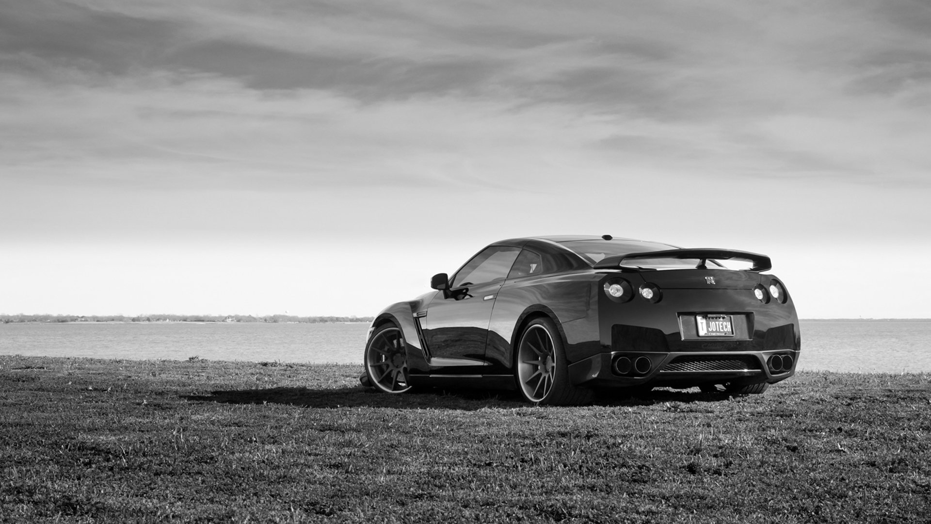 nissan gtr black white