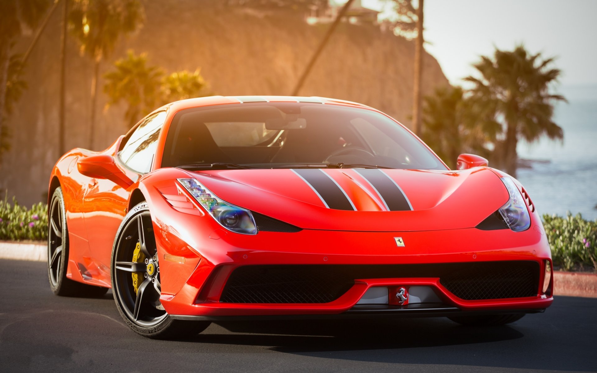 ferrari 458 speciale rojo ferrari frente capucha rayas