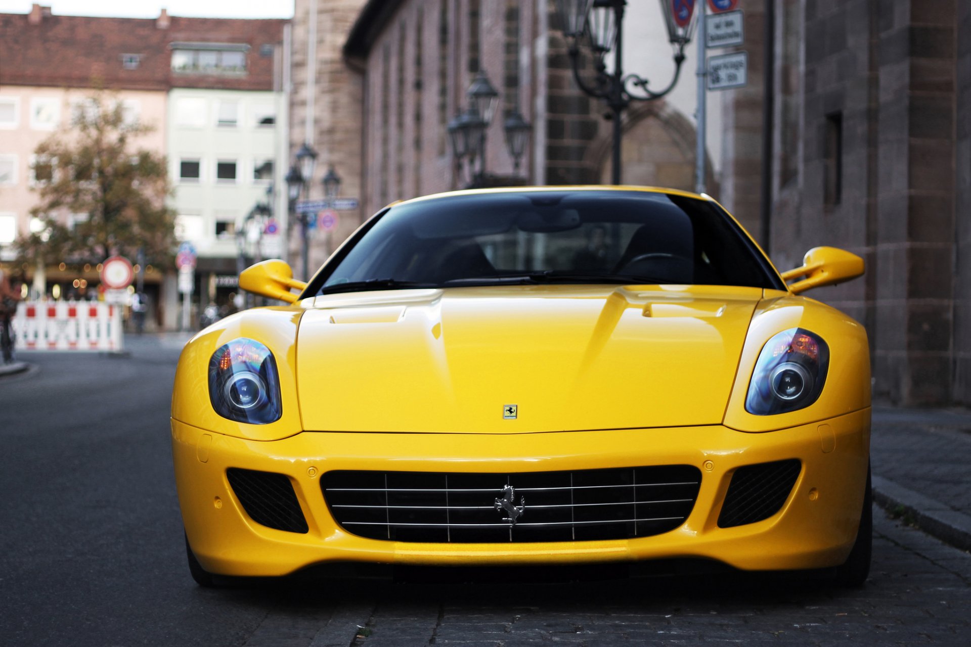 ferrari gtb fiorano v12 gelb supersportwagen sportlich ferrari stadt bokeh unschärfe