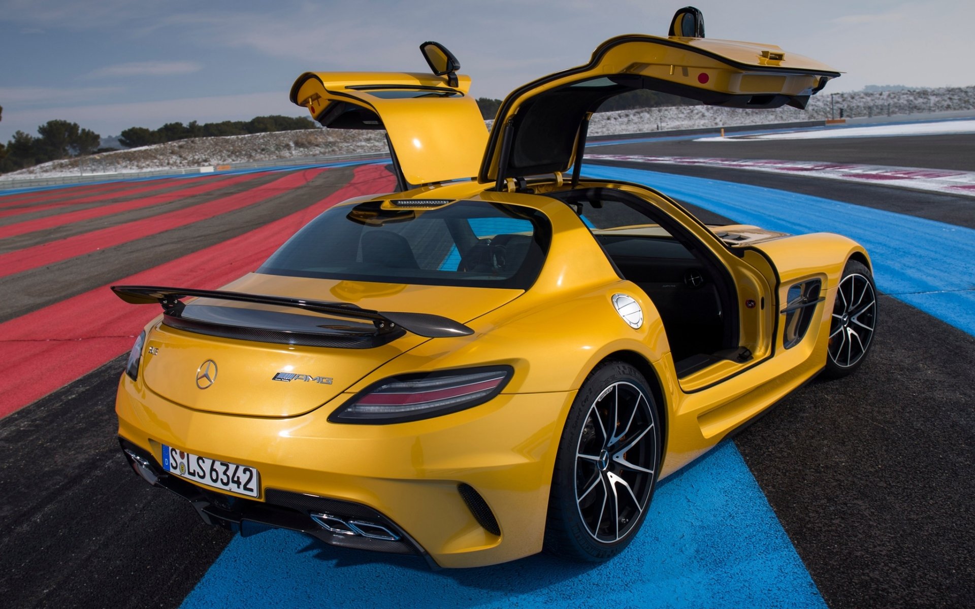 mercedes-benz sls amg black series mercedes amg żółty widok z tyłu drzwi