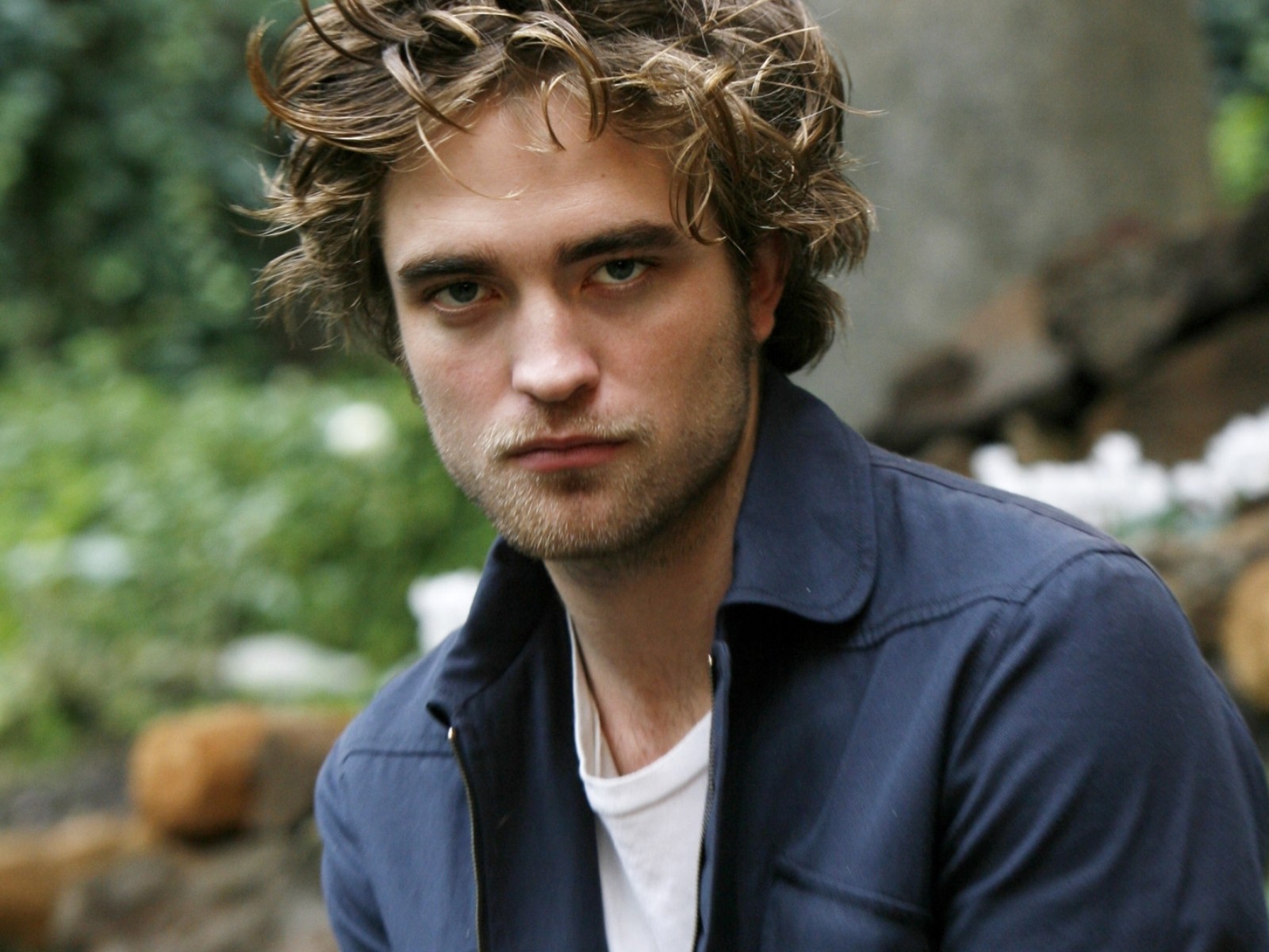 robert pattinson acteur homme regard