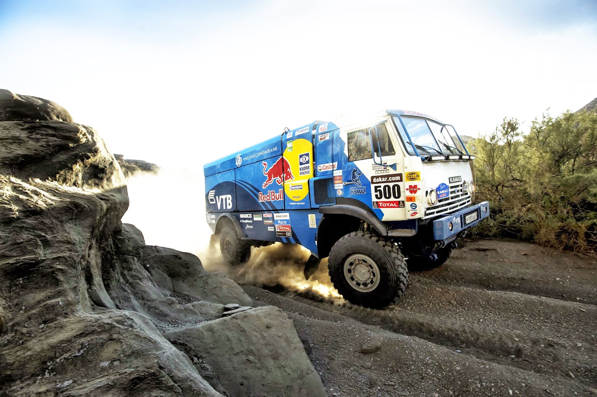 kamaz dakar rally 2014 truck machine blue sports race dust speed red bull