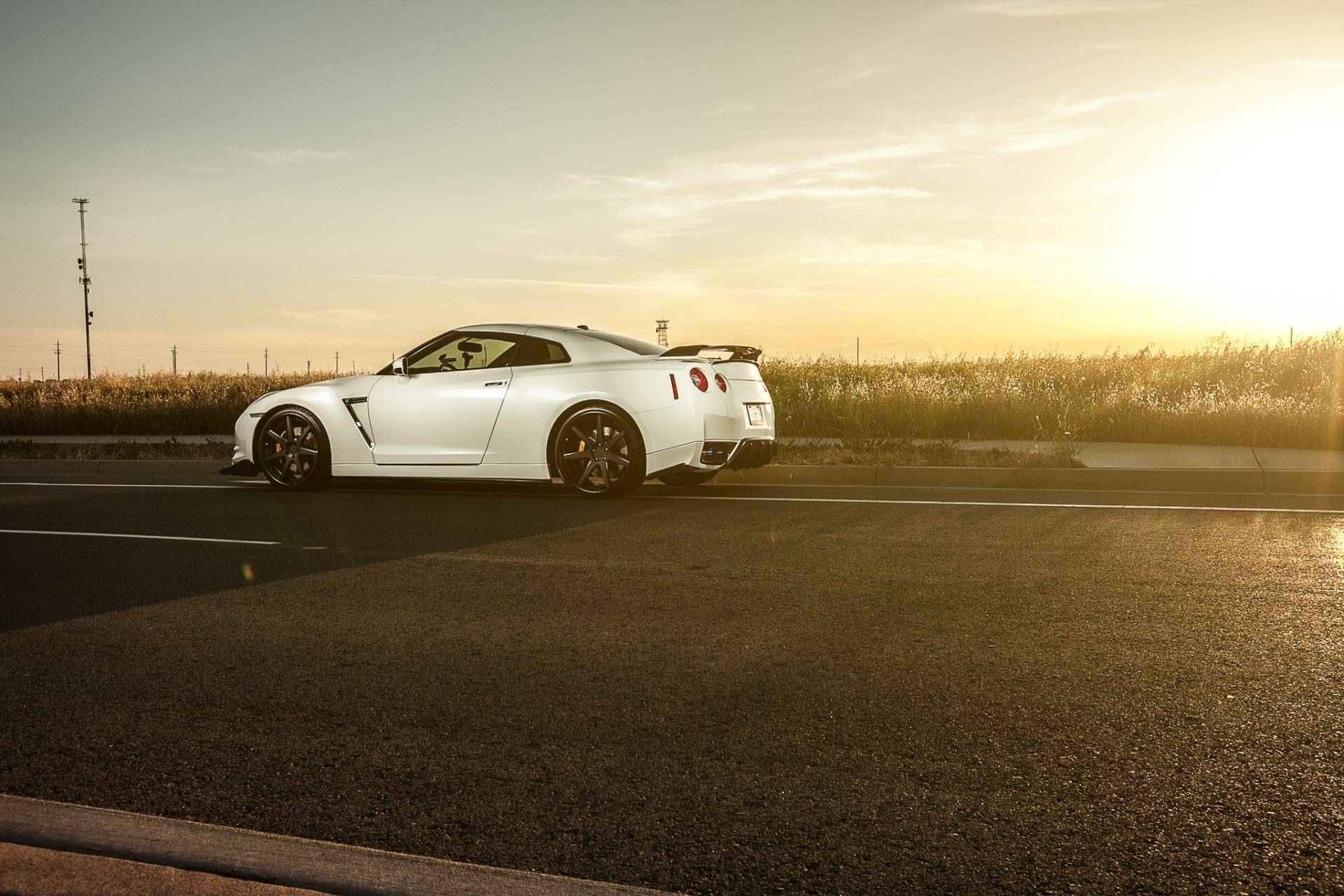 nissan gt-r r35 белый ниссан гт-р дорога закат