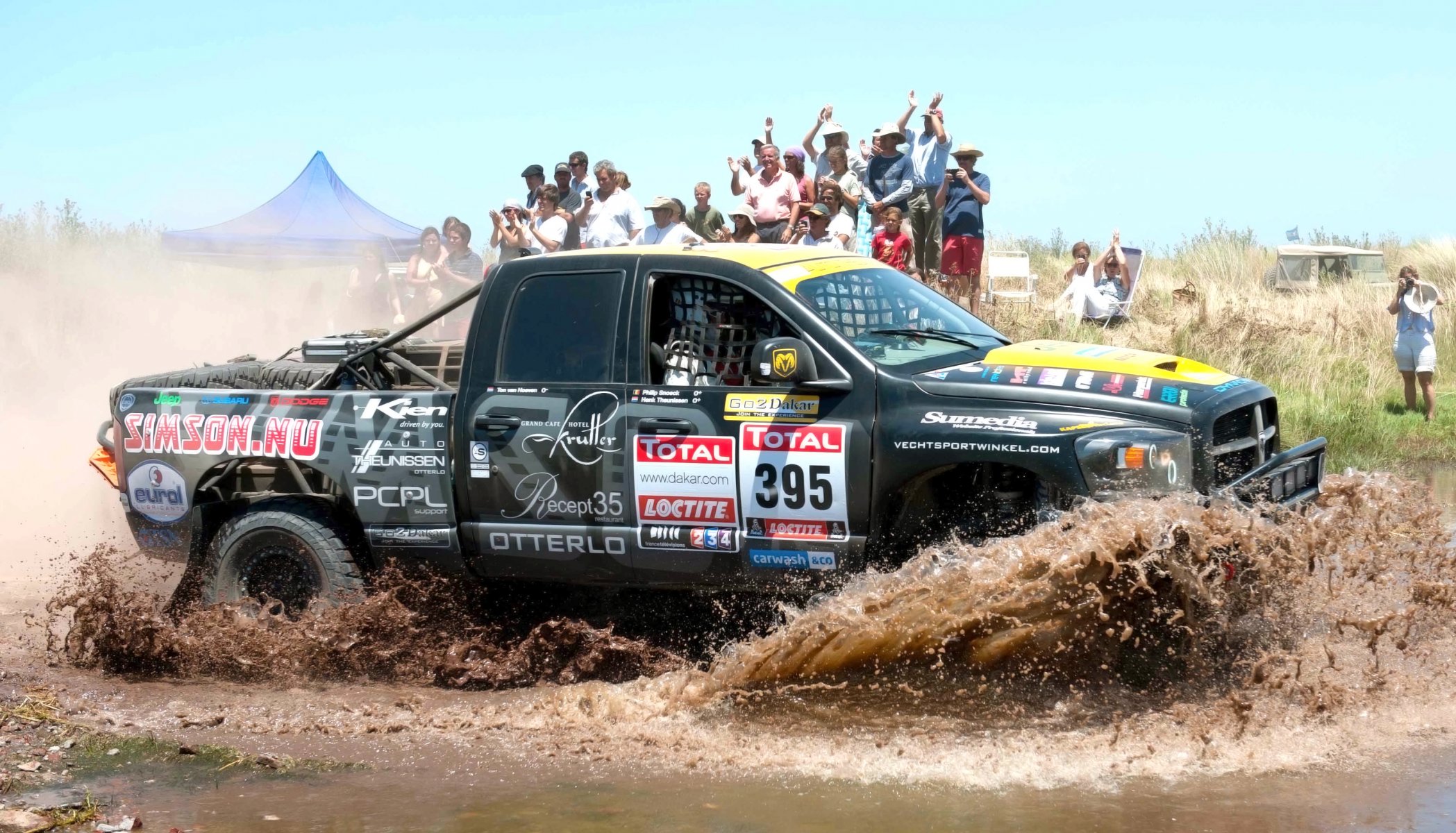 dodge ram dakar rally suv rally carrera deporte día dodge auto coche jeep agua salpicaduras personas vista lateral