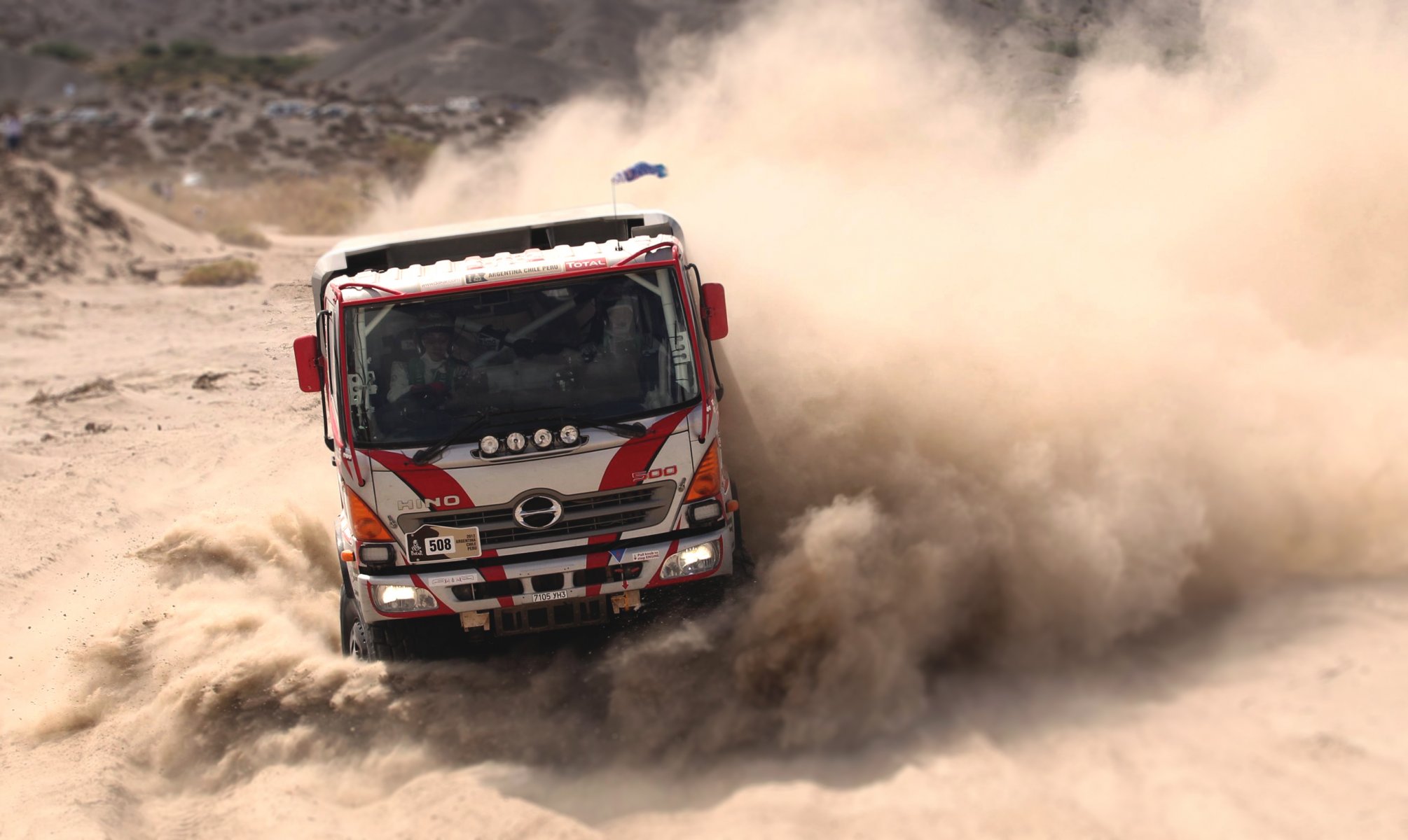 huno dakar rally camión derrape polvo giro cabina frente deporte