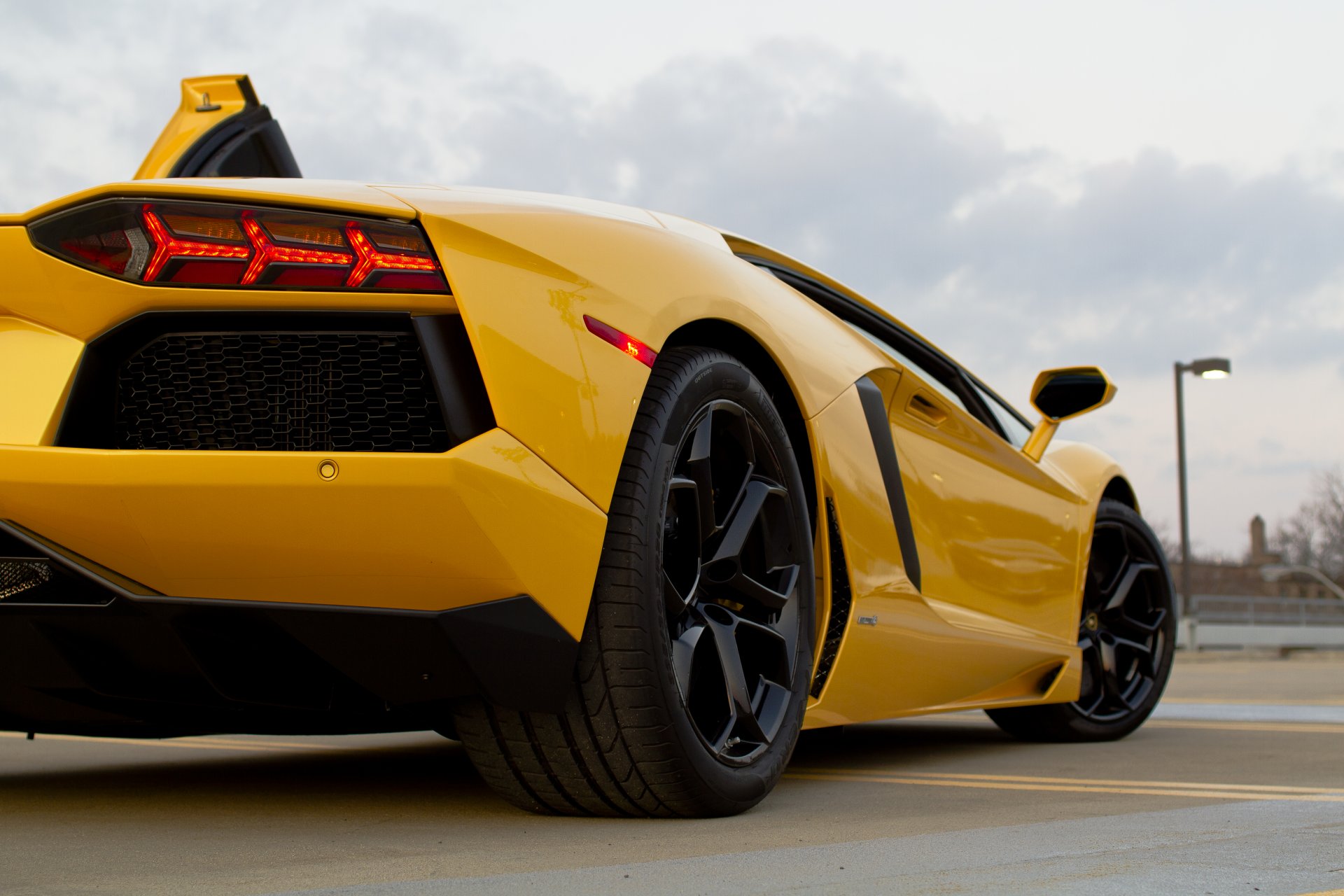 lamborghini aventador lp700-4 giallo lamborghini aventador fanale posteriore faro asfalto striscia