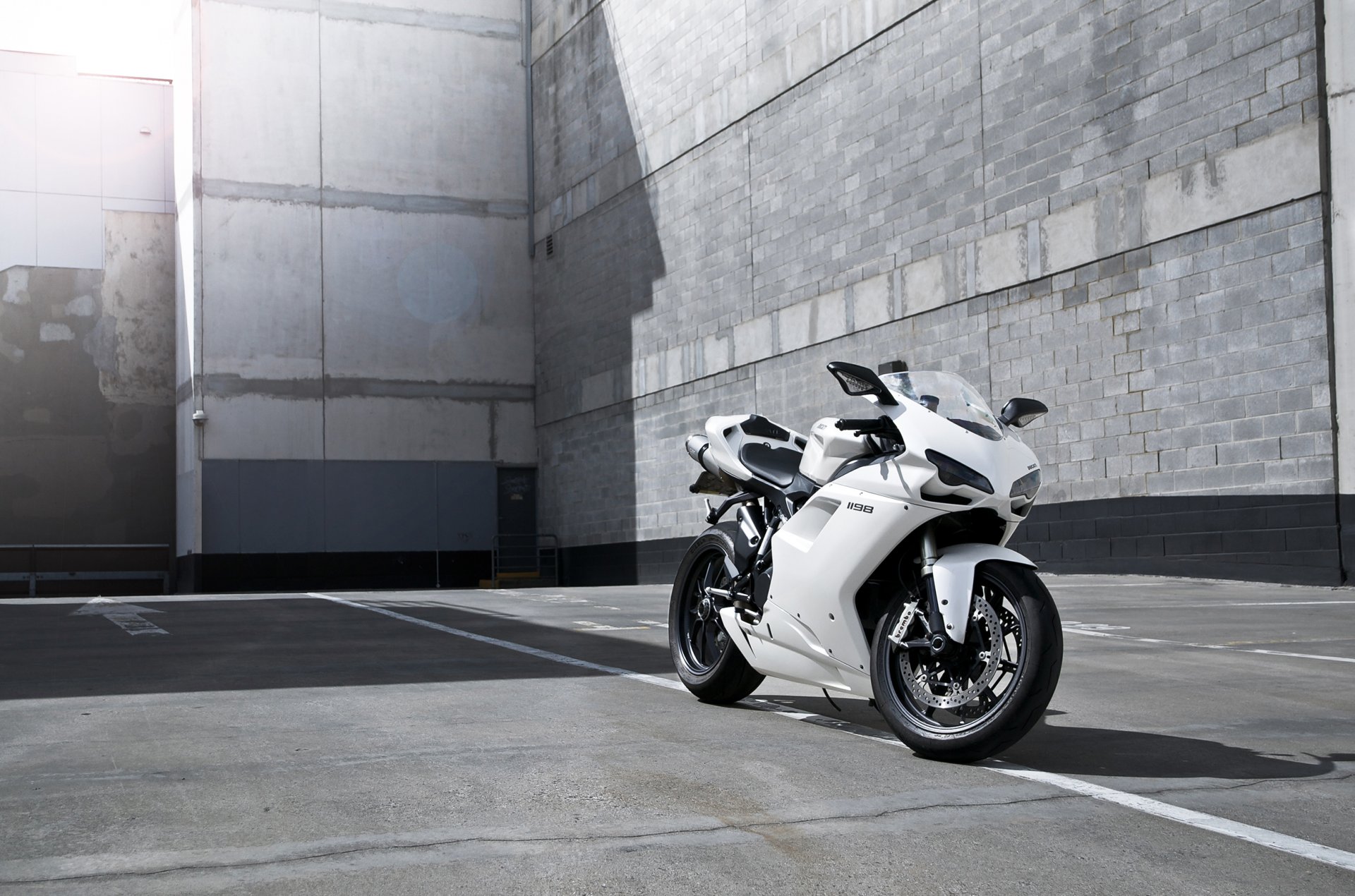 ducati 1198 blanco bicicleta supersport ducati motocicleta sombra rayas resplandor