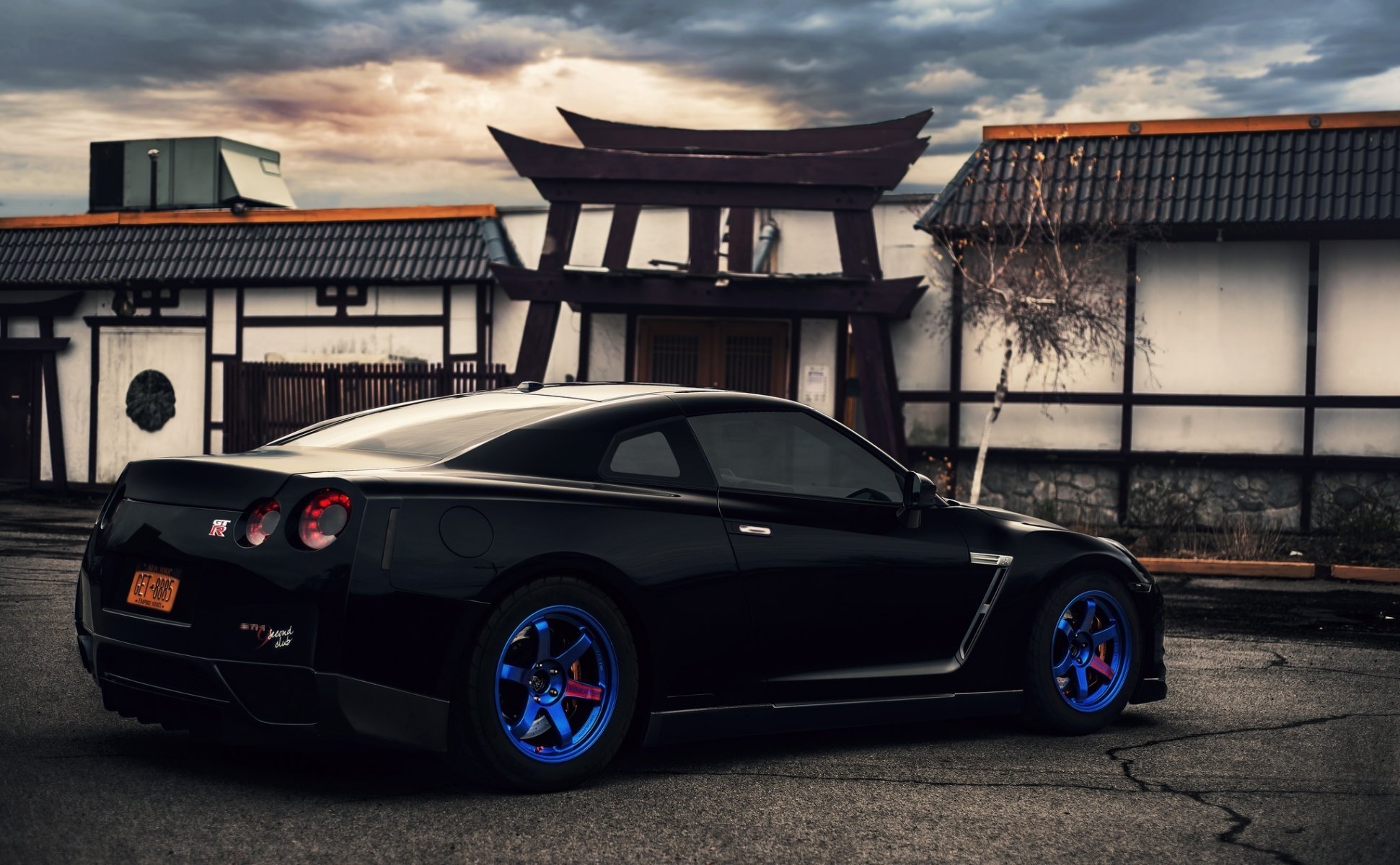 nissan gt-r r35 blaue räder hinten