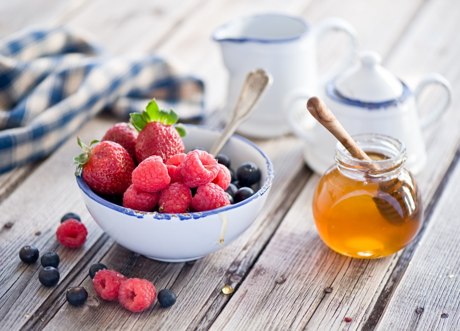 fragole lamponi loggia bacche miele mirtilli