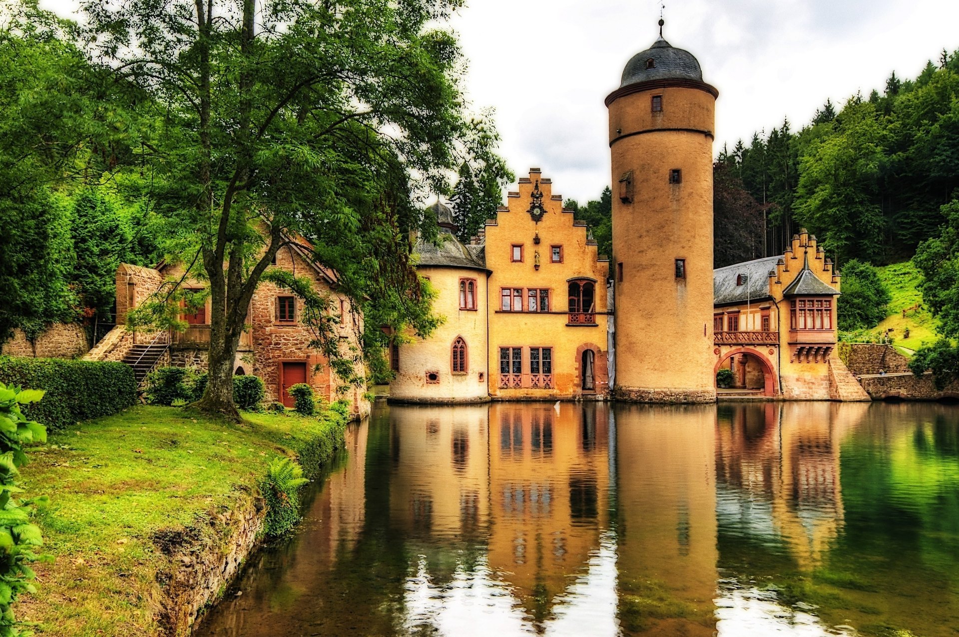 zamek zamek mespelbrunn castle woda germany niemcy