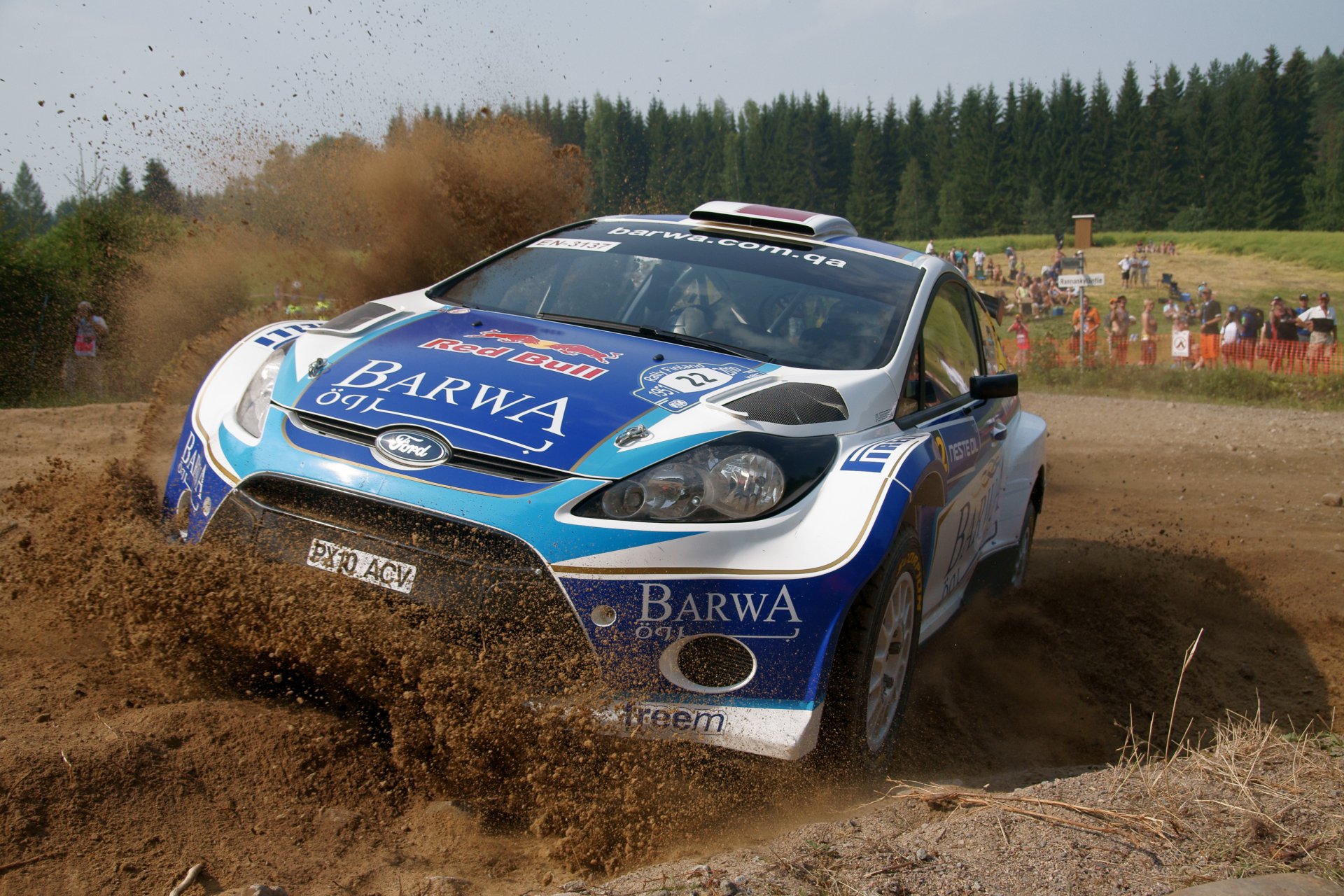 ford rally wrc rally anteriore cofano skid girare persone foresta