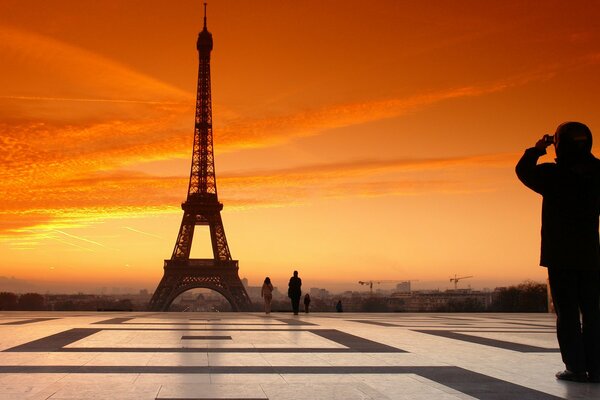 Sonnenuntergang in Paris. Eiffelturm