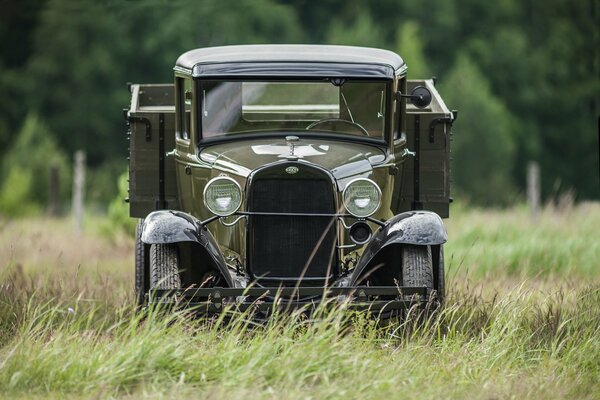 Sowjetischer LKW mit hoher Durchgängigkeit