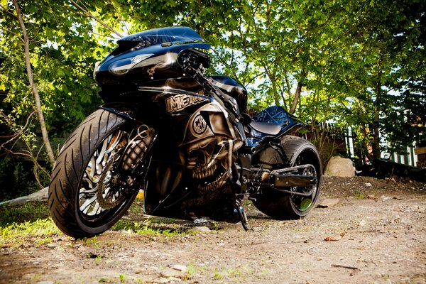 A black tuned sport bike with an airbrushed skull on the tank