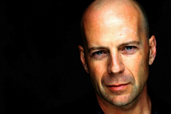 El actor Bruce Willis es una nuez dura