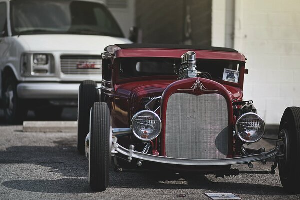 Retro-Auto Ford Hot Rod Kirschblüten