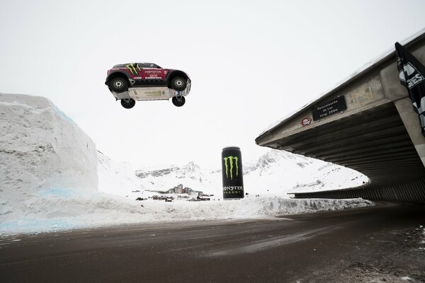 Minkuper s flight over the abyss in winter