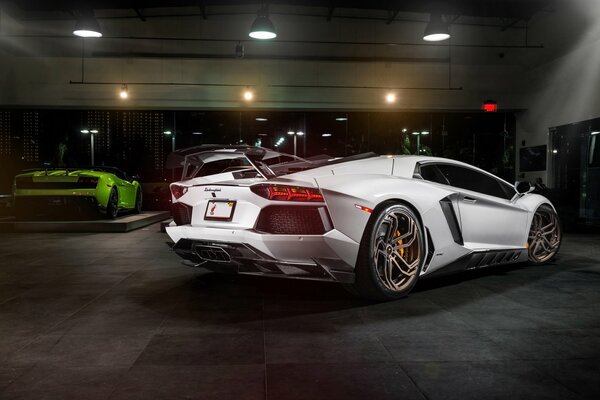 Coche blanco lp700-4 novitec torado. lamborghini aventador