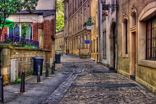 Rues étroites et routes dans la ville