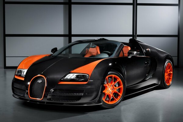 Bugati Veyrons Auto steht an der Wand und ist an der Vorderseite sichtbar