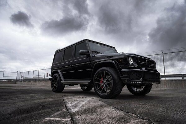 Mercedes Gelendwagen en tiempo nublado