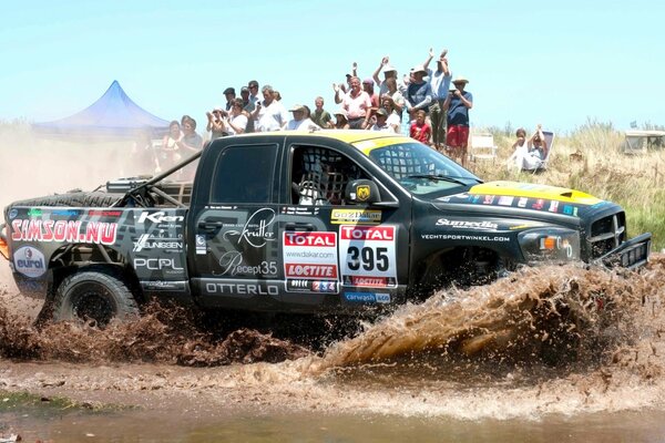 SUV Dodge Ram bei der Rallye Dakar